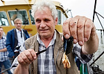 Vorschaubild für Datei burmann-foto-norddeich-muschelfischer-15.jpg Niedersächsische Muschelfischer eröffnen Saison 2014 in Norddeich