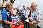 Vorschaubild für Datei burmann-foto-norddeich-muschelfischer-31.jpg Niedersächsische Muschelfischer eröffnen Saison 2014 in Norddeich