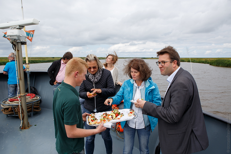 20160815-muschelfischer-098.jpg - Niedersächsische Muschelfischer eröffnen Saison 2016 in Greetsiel