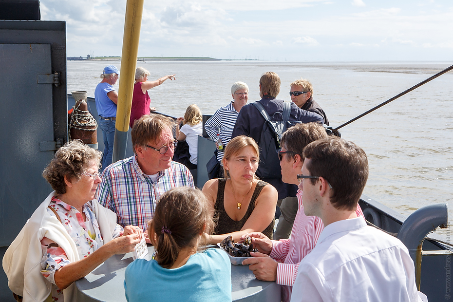 20160815-muschelfischer-667.jpg - Niedersächsische Muschelfischer eröffnen Saison 2016 in Greetsiel